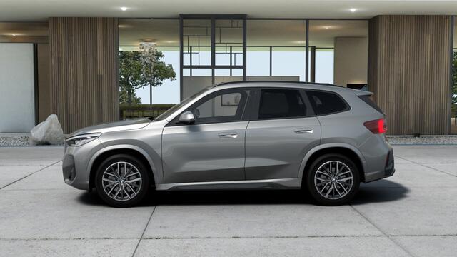 BMW iX1 eDrive20 M Sport / Sportstoelen / Achteruitrijcamera / M Adaptief onderstel / Stoelverwarming / Harman-Kardon