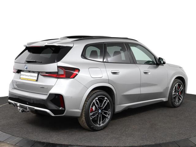 BMW iX1 eDrive20 67 kWh M Sport Edition M Sportpakket Pro | Driving Assistant Plus | Harman-Kardon | Trekhaak | Panoramadak | Parking Assistant Plus | Head-Up Display | M Adaptief onderstel