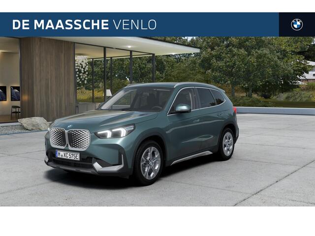 BMW iX1 eDrive20 Pure Edition / Adaptieve LED / Comfort Access / Parking Assistant / Stoelverwarming