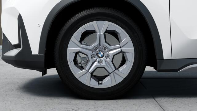 BMW iX1 eDrive20 Pure Edition / Adaptieve LED / Comfort Access / Parking Assistant / Stoelverwarming