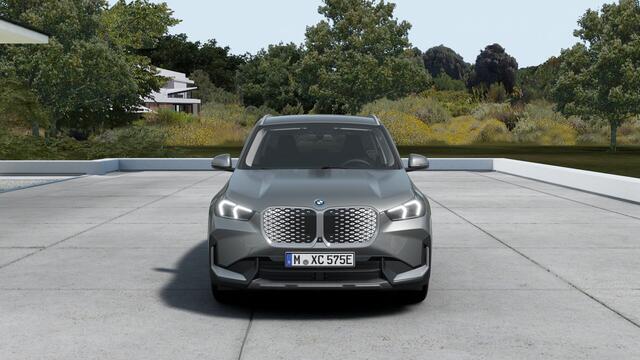 BMW iX1 eDrive20 Pure Edition / Adaptieve LED / Comfort Access / Parking Assistant / Stoelverwarming