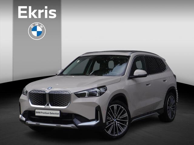 BMW iX1 eDrive20 xLine | Harman-Kardon sound system | BMW Head-Up Display | Parking Assistant Plus | Driving Assistant Plus | Comfort Pack | Trekhaak met elektrisch wegklapbare kogel | Glazen panoramadak
