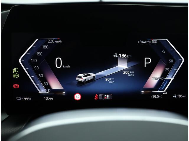 BMW iX1 eDrive20 67 kWh | M Sportpakket Pro | Comfort Access | Glazen Panoramadak | Harman-Kardon | Achteruitrijcamera | M Adaptief onderstel | Verwarmde Voorstoelen