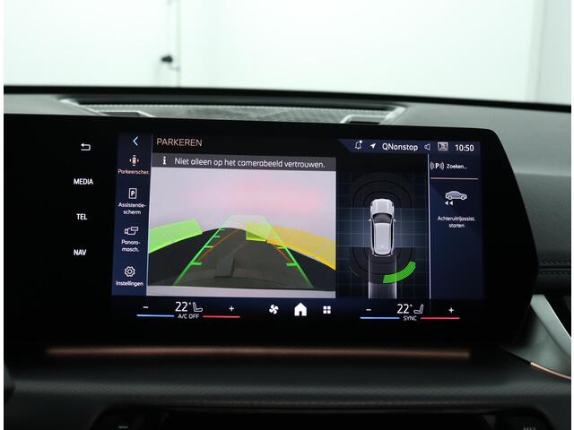 BMW iX1 eDrive20 67 kWh | M Sportpakket Pro | Comfort Access | Glazen Panoramadak | Harman-Kardon | Achteruitrijcamera | M Adaptief onderstel | Verwarmde Voorstoelen