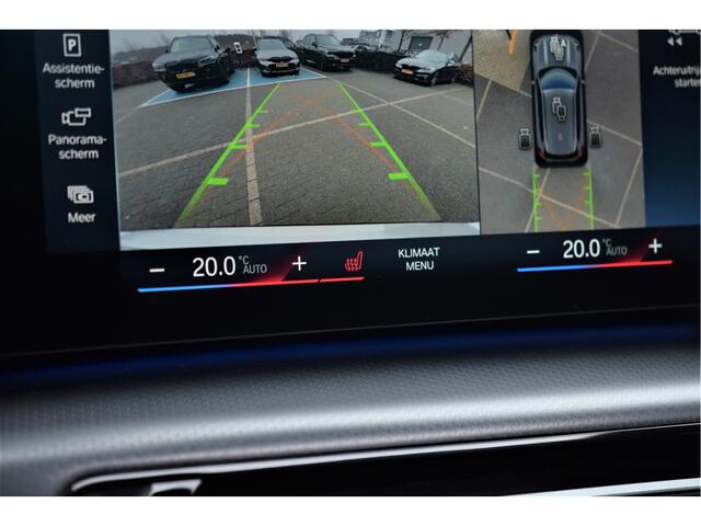 BMW iX1 xDrive30 High Executive M Sport / Panoramadak / Trekhaak / Sportstoelen / M Adaptief onderstel / Adaptieve LED / Head-Up / Parking Assistant Plus