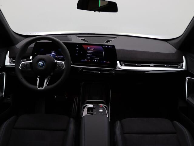 BMW iX1 eDrive20 | M Sport Edition | M Sportpakket | Equipment Pack Pro | Travel Pack