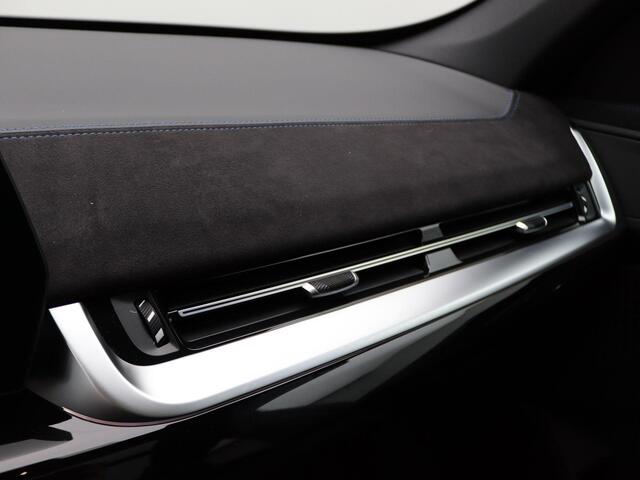 BMW iX1 eDrive20 | M Sport Edition | M Sportpakket | Equipment Pack Pro | Travel Pack