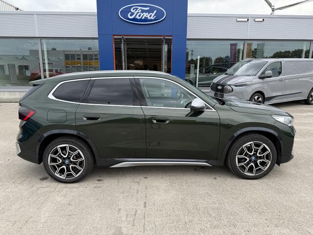 BMW iX1 eDrive20 67 kWh 204pk | X-Line | Travel Pack | Innovation Pack | Adaptieve cruise controle | HiFi System Harman Kardon | Panoramadak | Head up Display