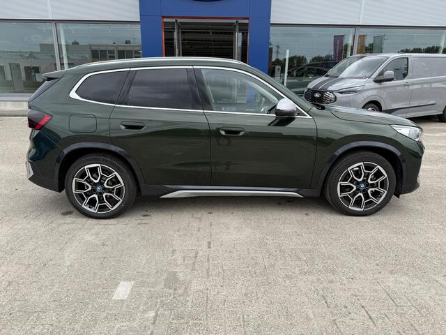 BMW iX1 eDrive20 67 kWh 204pk | X-Line | Travel Pack | Innovation Pack | Adaptieve cruise controle | HiFi System Harman Kardon | Panoramadak | Head up Display