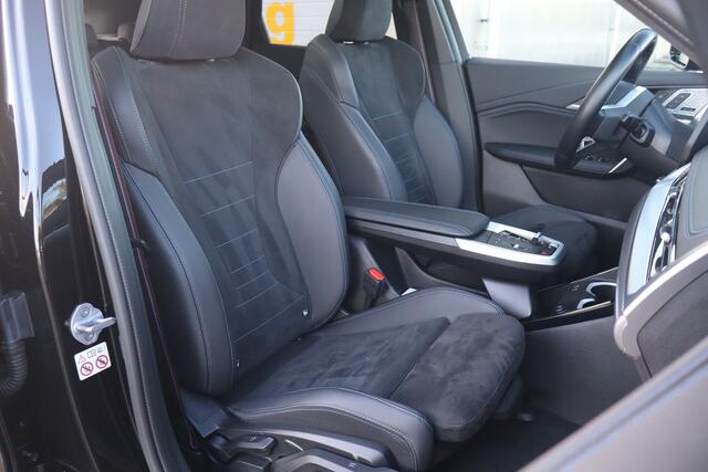 BMW iX1 xDrive30 Launch Edition NL-Auto!! Stoel Massage I HUD I Harman Kardon