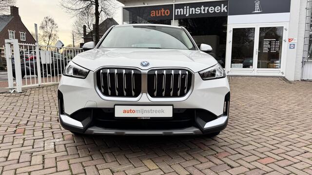 BMW iX1 xDrive30 Launch Edition 67 kWh | Eerste eigenaar | Prijs is incl. BTW | Fabrieksgarantie |