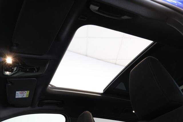 BMW iX1 xDrive30 67 kWh M Sport Edition - Pano - Trekhaak - Head-Up