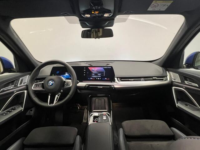 BMW iX1 xDrive30 67 kWh M Sport Edition - Pano - Trekhaak - Head-Up