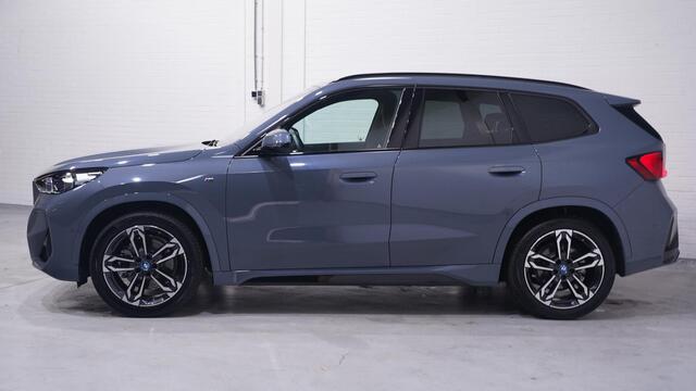 BMW iX1 xDrive30 Launch Edition 67 kWh Shadow-Line NAP Rijklaar Accucertificaat 99%