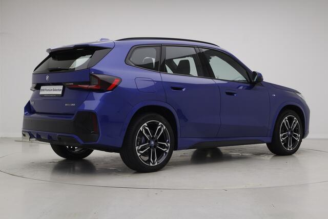 BMW iX1 eDrive20 67 kWh M-Sport | 19" | Trekhaak | Panorama | Premium Pack | Voorbereiding Driving Assistant Plus | | Nu voor 43.895,-