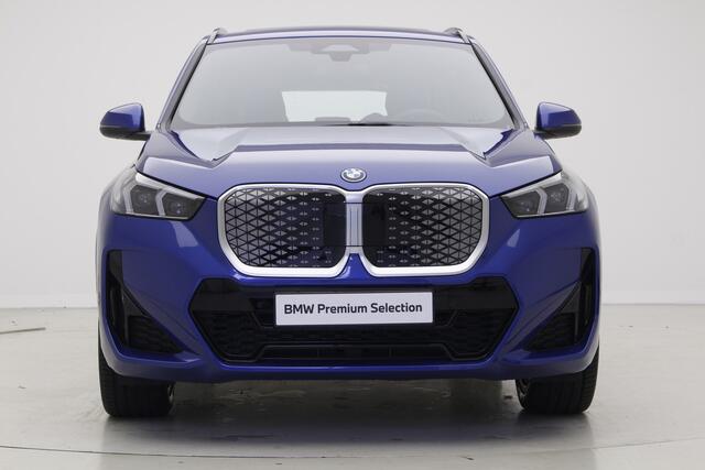 BMW iX1 eDrive20 67 kWh M-Sport | 19" | Trekhaak | Panorama | Premium Pack | Voorbereiding Driving Assistant Plus | | Nu voor 43.895,-