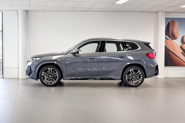 BMW iX1 xDrive30 67 kWh | M Sport | Stoelverwarming | Driving Assistant Plus |