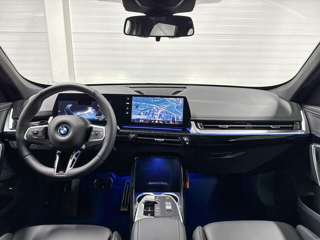 BMW iX1 eDrive20 | M-Sport | Driving Assistant | Parking Assistant | Stoelverwarming | Trekaak