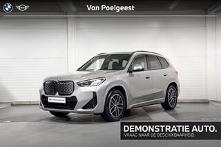 bmw-ix1-edrive20--m-sport--drivin