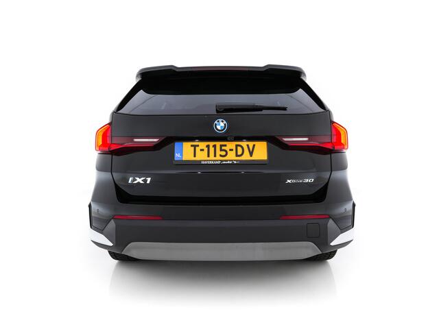 BMW iX1 xDrive30 Launch Edition 67 kWh [ 3-Fase ] {SOH-100%} (INCL-BTW) Aut. *FULL-LED | DIGI-COCKPIT | DAB+ | NAVI-FULLMAP | PRIVACY-GLASS | COMFORT-SEATS | ECC | PDC | CRUISE | 18''ALU*