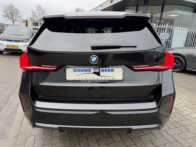 BMW iX1 xDrive30 M sport 67 kWh Pano-Dak | Leer | Stoelverw.
