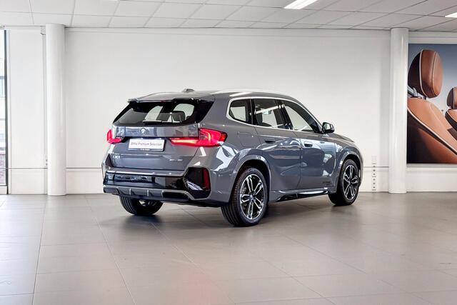 BMW iX1 xDrive30 67 kWh | M Sport | Stoelverwarming | Driving Assistant Plus |