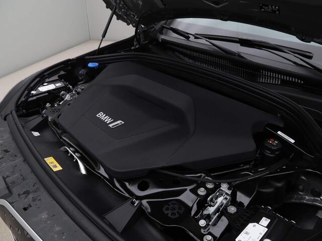 BMW iX1 xDrive30 67 kWh | M-Sport | Pano | Trekhaak | 19inch | Ekris Selection