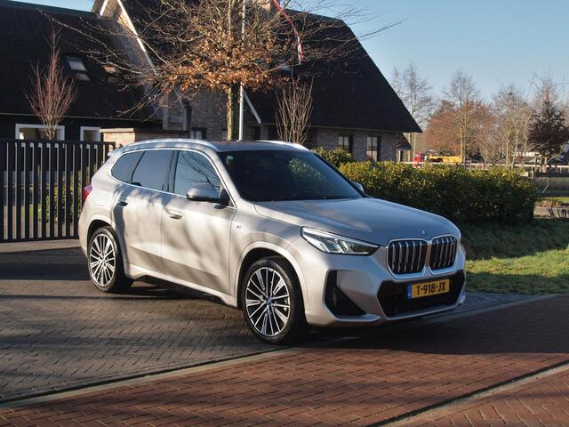 BMW iX1 xDrive30 Launch Edition 67 kWh | M-Pakket | Harman Kardon | Sfeerverlichting | Camera | Apple Carplay | NL-Auto |
