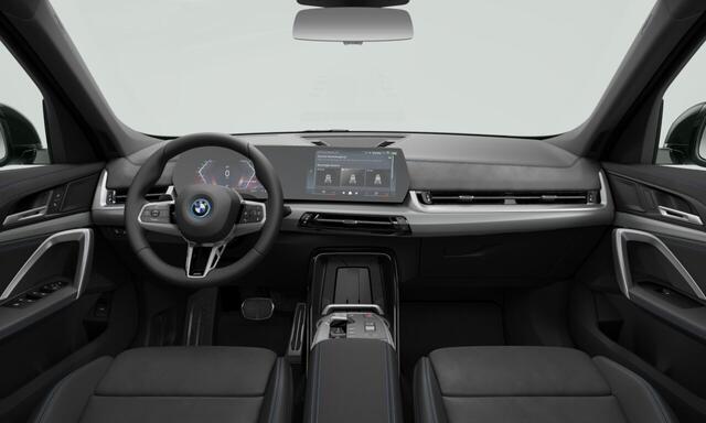 BMW iX1 eDrive20 | M-Sport Pro | 19'' | Panorama. | Comf. Acc. | Driv. Plus | Stuur + stoelverw. | Getint glas | Camera