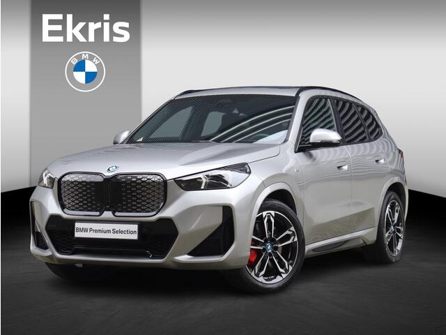 BMW iX1 eDrive20 | M Sportpakket Pro | Panodak | Head-Up | Driving Assistant Plus | Harman Kardon | Elektr. Stoelen | Parking Assistant Plus | 19'' LMV