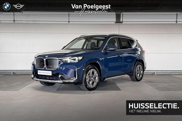 BMW iX1 eDrive20 Pure Edition 67 kWh | Driving Assistant | Trekhaak | Huisselectie
