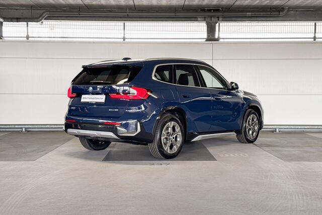 BMW iX1 eDrive20 Pure Edition 67 kWh | Driving Assistant | Trekhaak | Huisselectie