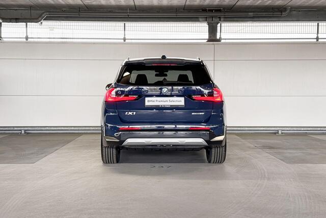 BMW iX1 eDrive20 Pure Edition 67 kWh | Driving Assistant | Trekhaak | Huisselectie