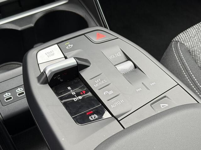 BMW iX1 eDrive20 | Stuur + Stoelverw. | Comfort Access | Driv. Ass. Prof. | Head-Up