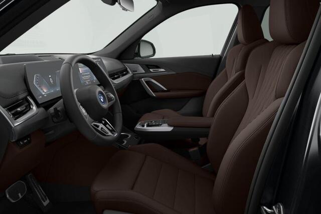 BMW iX1 xDrive30 Launch Edition | M-Sport | Head-Up Display | Harman Kardon | Parking Assistant Plus | Panoramadak | Stoelverwarming | Driving Assistant Professional