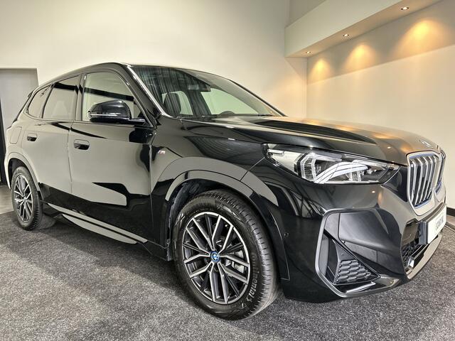 BMW iX1 xDrive30 67 kWh M Sport Edition | Panoramadak | Sportstoelen Soh (batterijcheck) Waarde 97,8 %