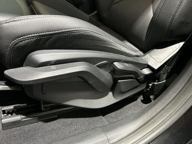 BMW iX1 xDrive30 67 kWh M Sport Edition | Panoramadak | Sportstoelen Soh (batterijcheck) Waarde 97,8 %