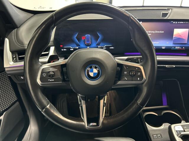 BMW iX1 xDrive30 67 kWh M Sport Edition | Panoramadak | Sportstoelen Soh (batterijcheck) Waarde 97,8 %