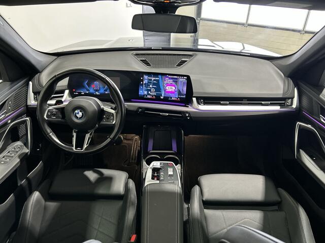 BMW iX1 xDrive30 67 kWh M Sport Edition | Panoramadak | Sportstoelen Soh (batterijcheck) Waarde 97,8 %