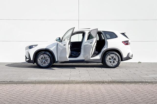 BMW iX1 Premium Pack | Travel Pack | Panoramadak | Selection 1500