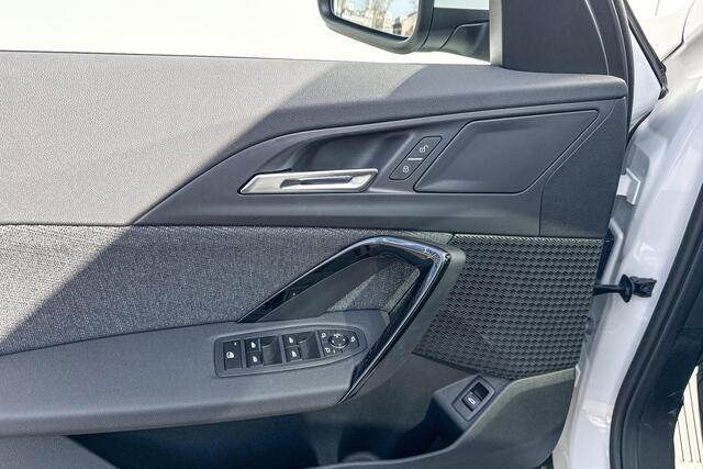 BMW iX1 Premium Pack | Travel Pack | Panoramadak | Selection 1500