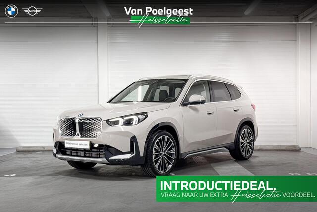 BMW iX1 eDrive20 | xLine | Travel Pack | Innovation Pack | Comfort Pack | Driving Assistant Professional | Parking Assistant Plus | Harman/Kardon | Panoramadak | Comfort Access l Huisselectie