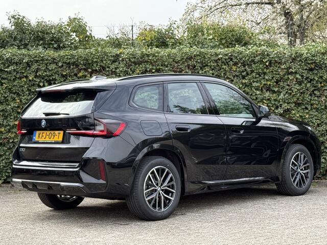 BMW iX1 eDrive20 | M-Sport | 18" | Camera | Comfort Acces | Draadloos laden | Sportstoel | Stoelverw.