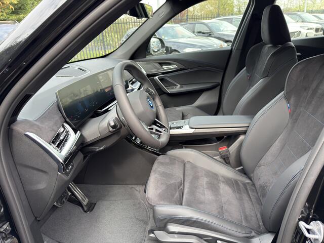 BMW iX1 eDrive20 | M-Sport | 18" | Camera | Comfort Acces | Draadloos laden | Sportstoel | Stoelverw.