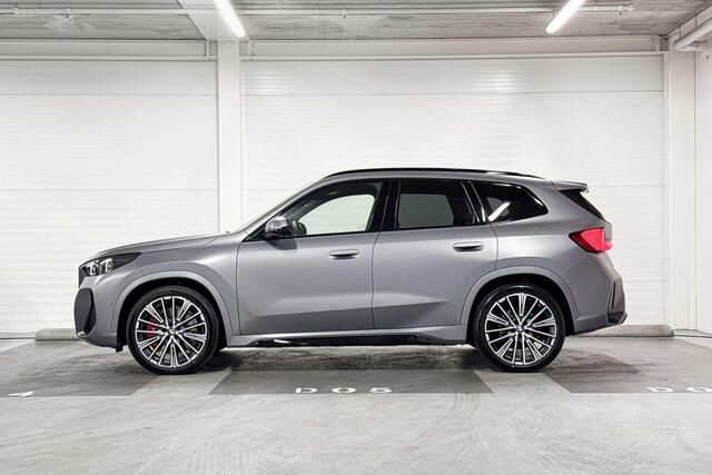 BMW iX1 eDrive20 | M-Sport Pro | Travel Pack | Innovation Pack | Comfort Pack | Driving Assistant Professional | Parking Assistant Plus | Harman/Kardon | Panoramadak | Comfort Access