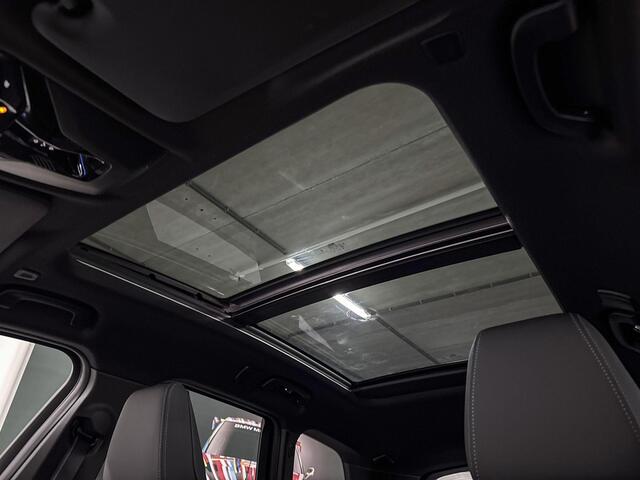 BMW iX1 eDrive20 | M-Sport Pro | Travel Pack | Innovation Pack | Comfort Pack | Driving Assistant Professional | Parking Assistant Plus | Harman/Kardon | Panoramadak | Comfort Access