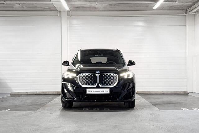 BMW iX1 eDrive20 | M Sportpakket | Premium Pack | Comfort Pack | Driving Assistant | Harman/Kardon | Comfort Access | Huisselectie