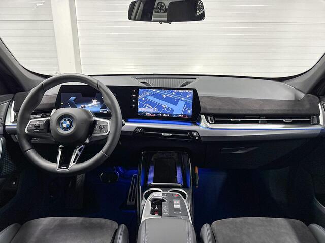 BMW iX1 eDrive20 | M Sportpakket | Premium Pack | Comfort Pack | Driving Assistant | Harman/Kardon | Comfort Access | Huisselectie