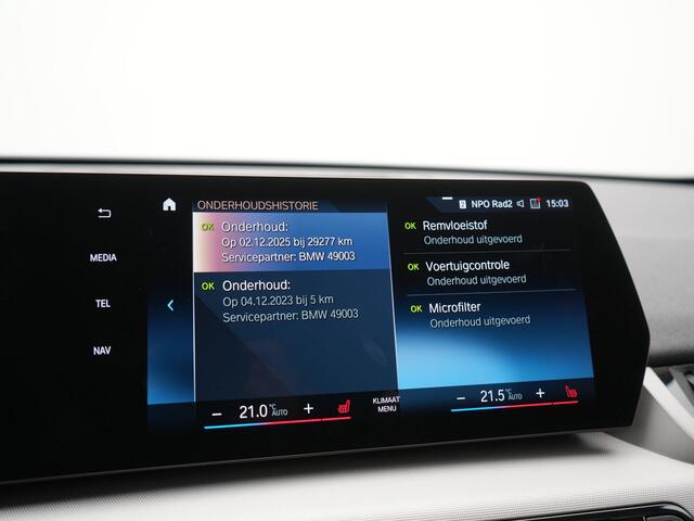 BMW iX1 xDrive30 Launch Edition 67 kWh 313pk Dealer O.H. | Adaptief M Onderstel | Camera | Stoelverwarming | Widescreen Navi | Sfeerverlichting | Apple Carplay | Navigatie | DAB | 18'' L.M. | Virtual | Cruise Control |