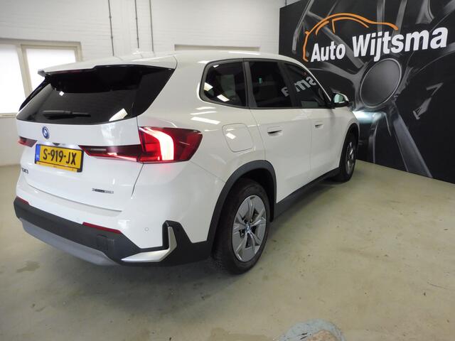 BMW iX1 xDrive30 Launch Edition 67 kWh SOH 93.9% Camera | LED | LMV 17" | Keyless | NL auto | 1e eig.